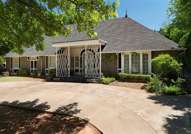 Photo 3 of Single family home for sale at 7104 Brentwood Rd, Nichols Hills, OK 73116 | MLS# 1228022 | Listing updated on 2026-10-08