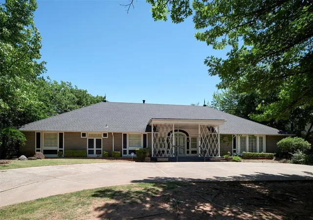 Photo 4 of Single family home for sale at 7104 Brentwood Rd, Nichols Hills, OK 73116 | MLS# 1228022 | Listing updated on 2026-10-08