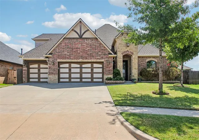 Photo 2 of Single family home for sale at 1314 Ladera Cir, Moore, OK 73160 | MLS# 1228032 | Listing updated on 2026-09-05