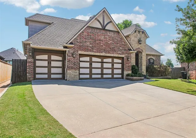Photo 3 of Single family home for sale at 1314 Ladera Cir, Moore, OK 73160 | MLS# 1228032 | Listing updated on 2026-09-08