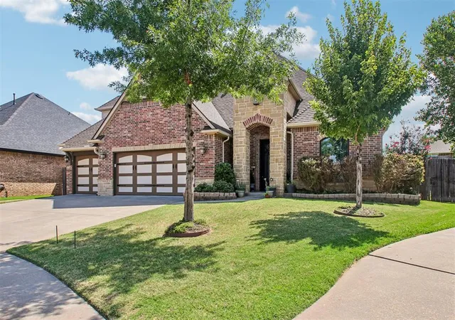 Photo 3 of Single family home for sale at 1314 Ladera Cir, Moore, OK 73160 | MLS# 1228032 | Listing updated on 2026-09-30