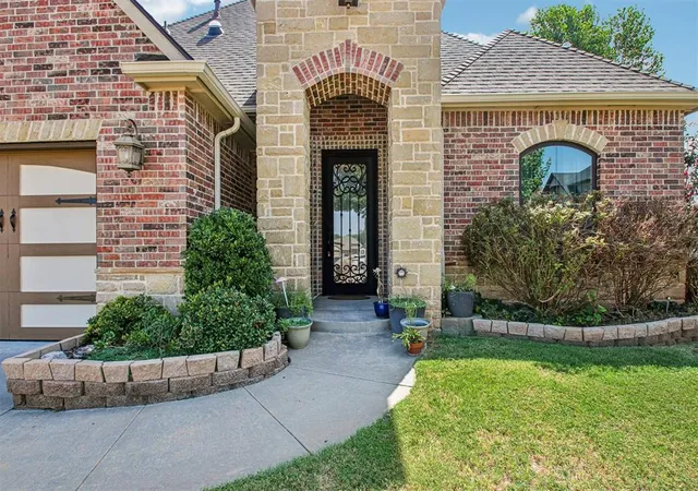 Photo 4 of Single family home for sale at 1314 Ladera Cir, Moore, OK 73160 | MLS# 1228032 | Listing updated on 2026-09-30