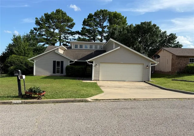 Homes for sale in Seminole, OK | 2001 Lona Ave, Seminole, OK 74868 | MLS# 1228101
