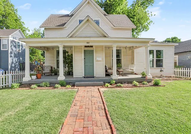 2nd image of 411 E Vilas Ave, Guthrie, OK 73044 | MLS# 1228113
