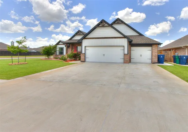 3rd image of 701 Bison Crossing Dr, Yukon, OK 73099 | MLS# 1228153