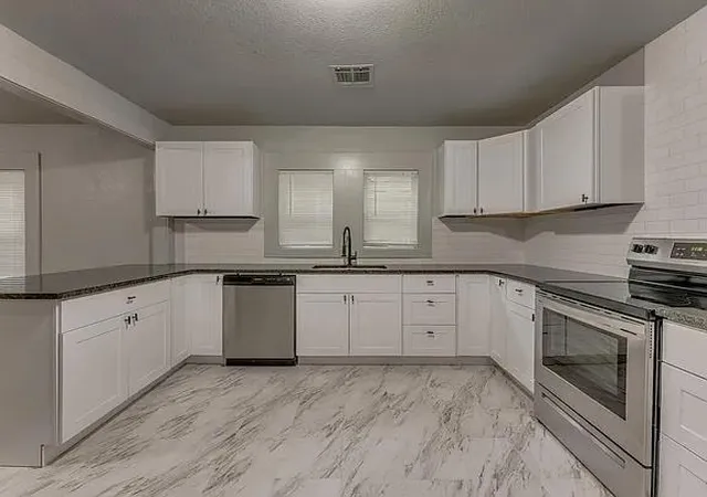 2nd image of 2208 Ne 22nd St, Oklahoma City, OK 73111 | MLS# 1228167