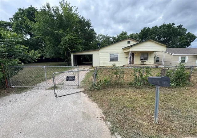 Homes for sale in Shawnee, OK | 1315 E Parker St, Shawnee, OK 74801 | MLS# 1228177