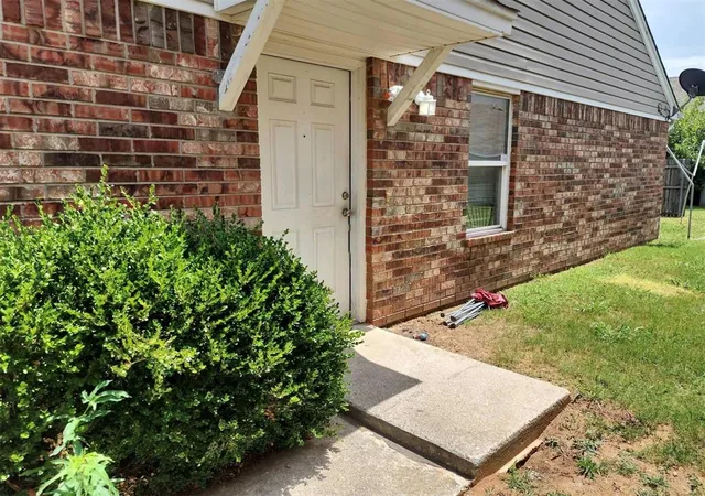 3rd image of 1108 Brandywine #1 & 2, Norman, OK 73071 | MLS# 1228178