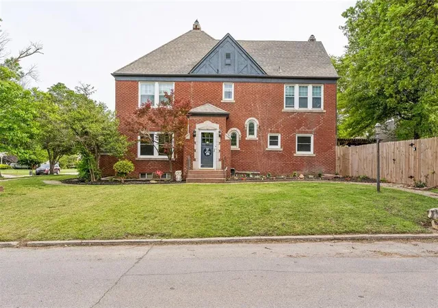 2nd image of 702 S Williams Ave, El Reno, OK 73036 | MLS# 1228182