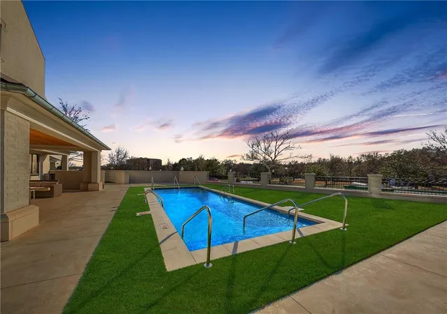 Listing Photo 2 - Condo for sale in building located at 6429 Grandmark Dr, Nichols Hills, OK 73116 - Unit #