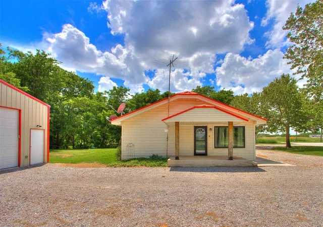 Photo 3 of Single family home for sale at 20478 260th Street, Washington, OK 73093 | MLS# 1228220 | Listing updated on 2026-08-20