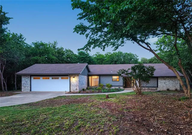 Photo 1 of Single family home for sale at 9404 Red Oak Ln, Edmond, OK 73034 | MLS# 1228230 | Listing updated on 2026-09-19