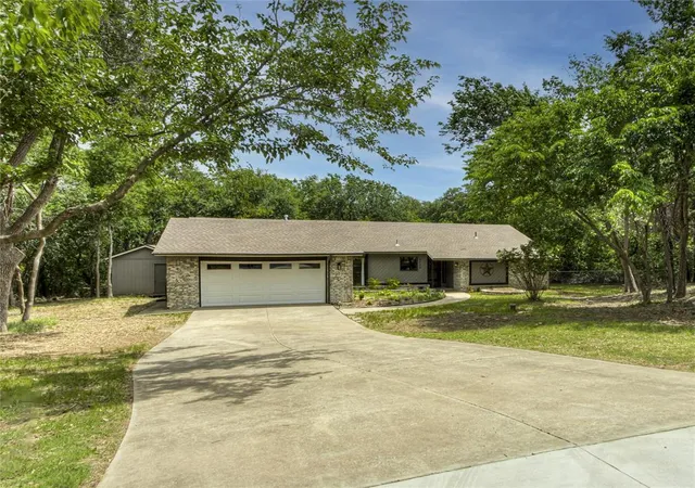 Photo 2 of Single family home for sale at 9404 Red Oak Ln, Edmond, OK 73034 | MLS# 1228230 | Listing updated on 2026-09-19