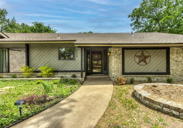 Photo 4 of Single family home for sale at 9404 Red Oak Ln, Edmond, OK 73034 | MLS# 1228230 | Listing updated on 2026-09-19