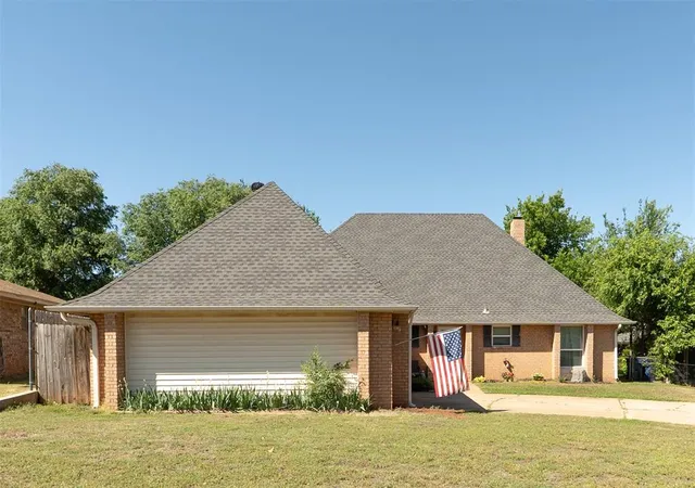 2nd image of 2014 E Canadian Court Ter, Mustang, OK 73064 | MLS# 1228265