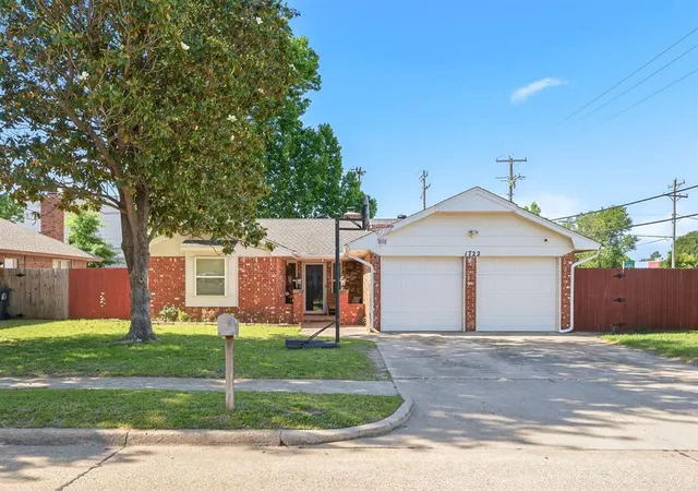 Photo 2 of Single family home for sale at 1722 Lancaster Cir, Norman, OK 73069 | MLS# 1228267 | Listing updated on 2026-08-04