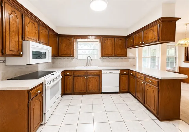 Photo 3 of Sale Pending at 9512 S Blackwelder Ave, Oklahoma City, OK 73139 | MLS# 1228273 | Listing updated on 2026-08-23