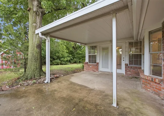 Photo 4 of Sale Pending at 9512 S Blackwelder Ave, Oklahoma City, OK 73139 | MLS# 1228273 | Listing updated on 2026-08-23
