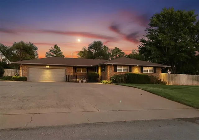 Homes for sale in Elk City, OK | 522 N Booth Ave, Elk City, OK 73644 | MLS# 1228320