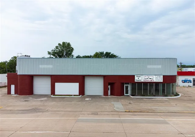 3rd image of 718 W Main St, Stroud, OK 74079 | MLS# 1228373