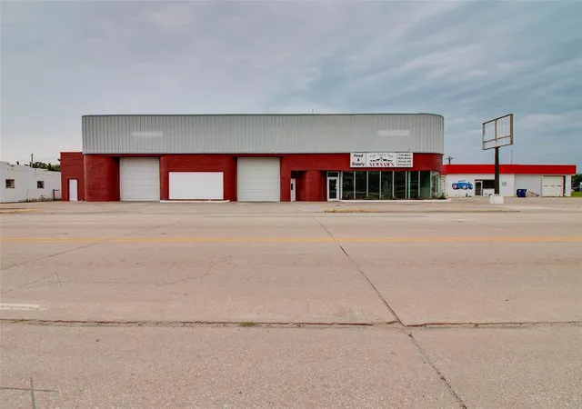 4th image of 718 W Main St, Stroud, OK 74079 | MLS# 1228373