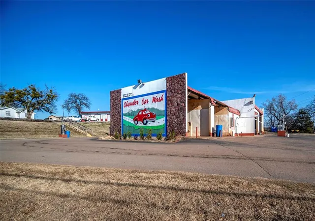 3rd image of 1102 E 1St St, Chandler, OK 74834 | MLS# 1228377