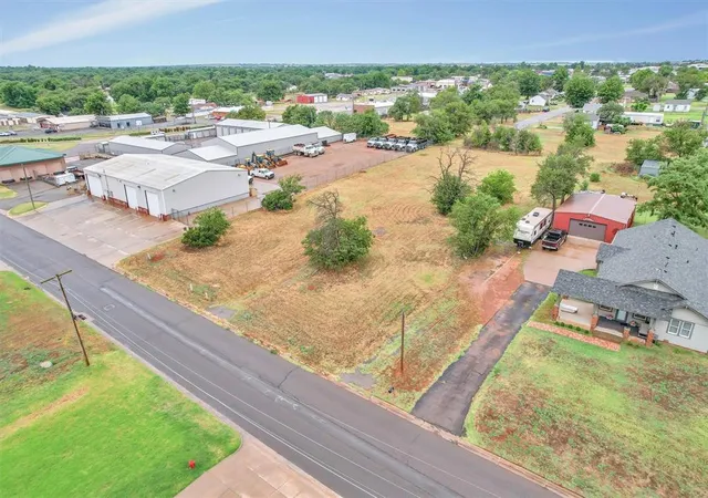 Homes for sale in Elk City, OK | 529 E 3Rd St, Elk City, OK 73644 | MLS# 1228380