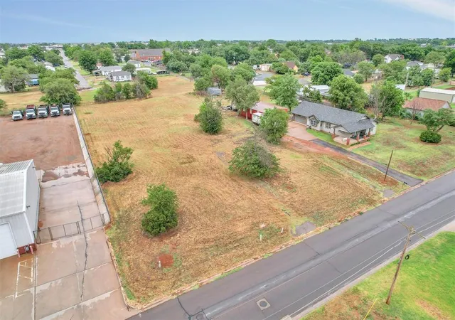 Homes for sale in Elk City, OK | 529 E 3Rd St, Elk City, OK 73644 | MLS# 1228380