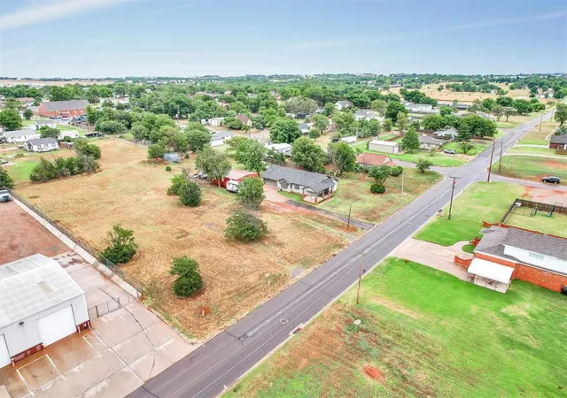Homes for sale in Elk City, OK | 529 E 3Rd St, Elk City, OK 73644 | MLS# 1228380