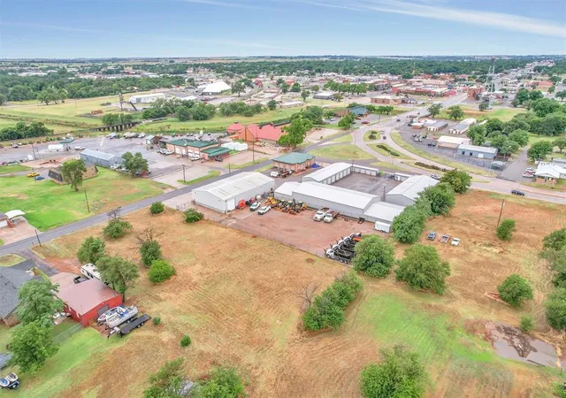 Homes for sale in Elk City, OK | 529 E 3rd St, Elk City, OK 73644 | MLS# 1228380