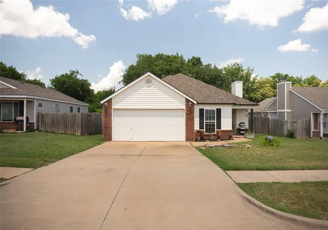 Homes for sale in Norman, OK | 1033 Pinecrest St, Norman, OK 73071 | MLS# 1228405