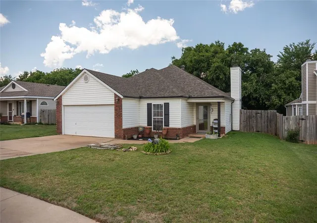 Homes for sale in Norman, OK | 1033 Pinecrest St, Norman, OK 73071 | MLS# 1228405