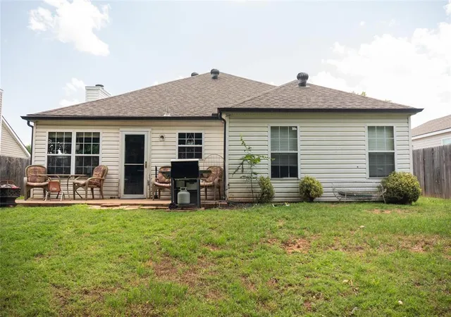 3rd image of 1033 Pinecrest St, Norman, OK 73071 | MLS# 1228405