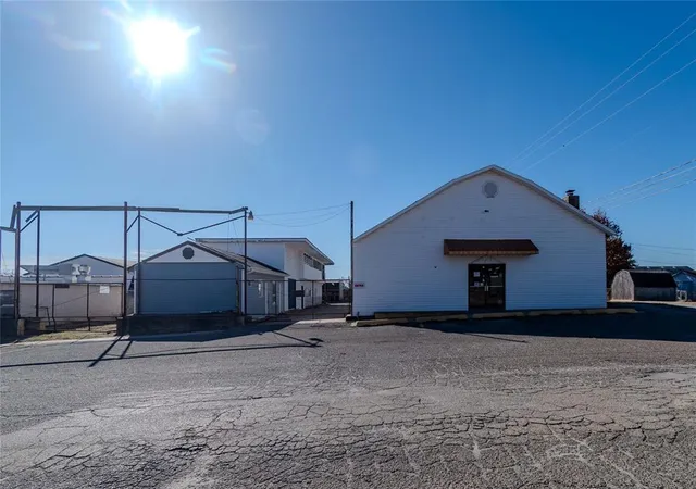 2nd image of 107 W 13th St, Chandler, OK 74834 | MLS# 1228408