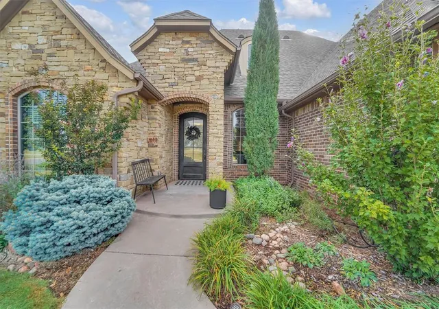 1st image of 1112 Dogwood Dr, Elk City, OK 73644 | MLS# 1228490