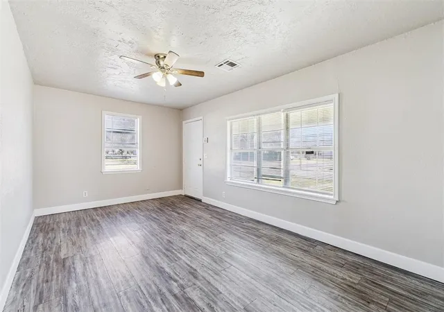2nd image of 911 Sandra Dr, Oklahoma City, OK 73110 | MLS# 1228511