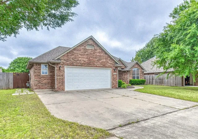 Photo 2 of Single family home for sale at 2340 Chadwick Dr, Norman, OK 73071 | MLS# 1228534 | Listing updated on 2026-06-01