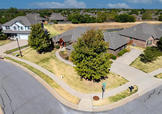 Photo 2 of Sale Pending at 2817 Marigold Ln, Edmond, OK 73013 | MLS# 1228548 | Listing updated on 2026-10-15
