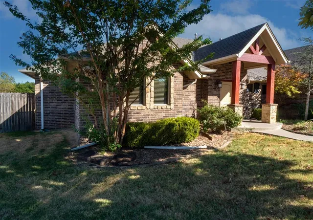 Photo 4 of Sale Pending at 2817 Marigold Ln, Edmond, OK 73013 | MLS# 1228548 | Listing updated on 2026-10-15