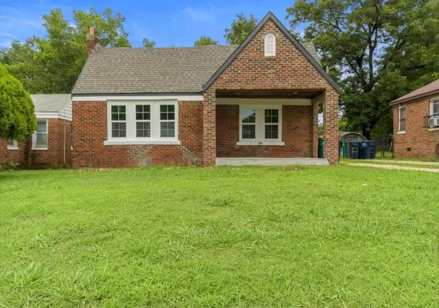 1st image of 2045 Ne 17th St, Oklahoma City, OK 73111 | MLS# 1228557