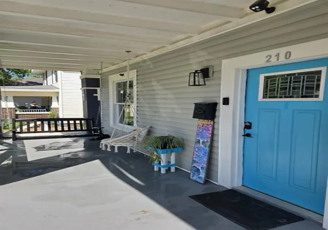Photo 2 of Single family home for sale at 210 Sw D St, Ardmore, OK 73401 | MLS# 1228561 | Listing updated on 2026-08-26