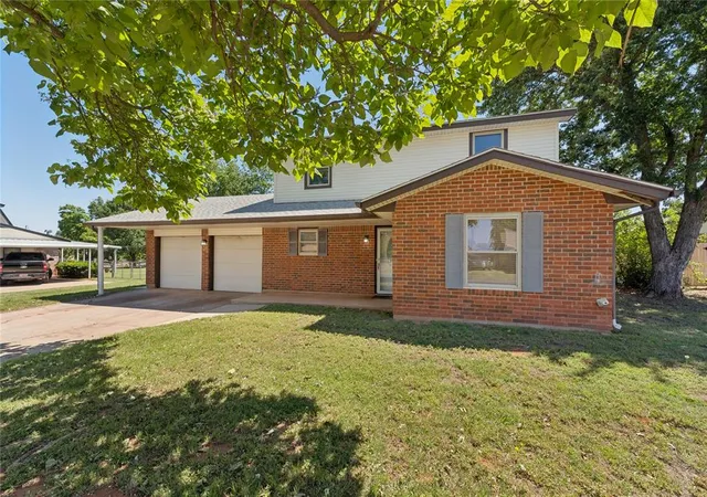 Photo 3 of Single family home for sale at 924 S Meadow Ln, Mustang, OK 73064 | MLS# 1228581 | Listing updated on 2026-09-04