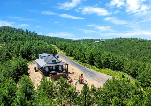 2nd image of 32 Scarlet Oak Trl, Broken Bow, OK 74728 | MLS# 1228609