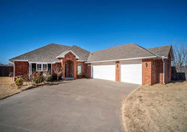 Single family home for sale at 7121 Cherokee Ct, Warr Acres, OK 73132 | MLS# 1228642