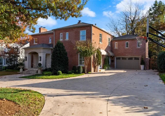 Photo 3 of Single family home for sale at 1202 Larchmont Ln, Nichols Hills, OK 73116 | MLS# 1228649 | Listing updated on 2026-05-28