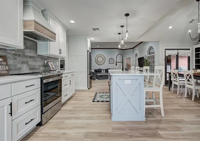 Photo 2 of Single family home for sale at 2207 Oak Leaf Cir, Enid, OK 73703 | MLS# 1228654 | Listing updated on 2026-07-22