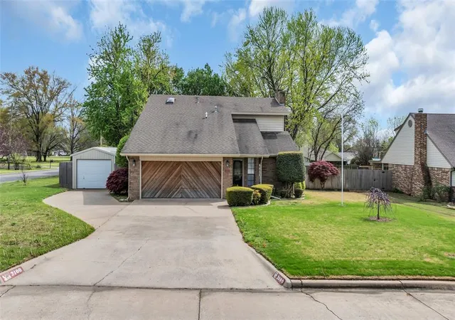 Homes for sale in Ardmore, OK | 2400 Woodleaf Ct, Ardmore, OK 73401 | MLS# 1228669