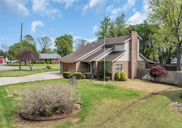 Homes for sale in Ardmore, OK | 2400 Woodleaf Ct, Ardmore, OK 73401 | MLS# 1228669
