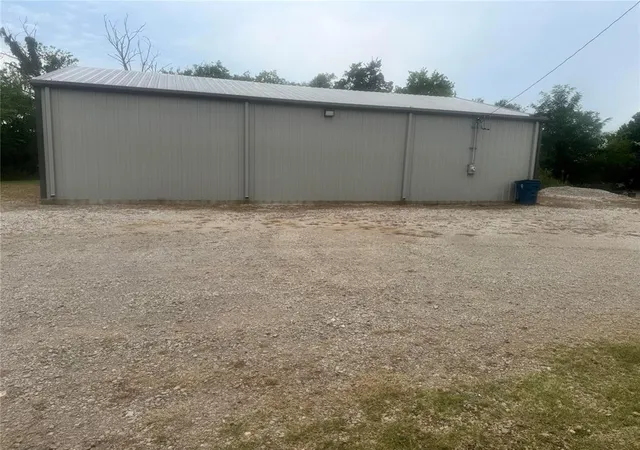 3rd image of 1400 S Steele, Chandler, OK 74834 | MLS# 1228693