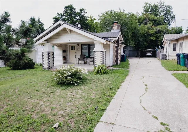 2nd image of 1729 Nw 33rd St, Oklahoma City, OK 73118 | MLS# 1228714